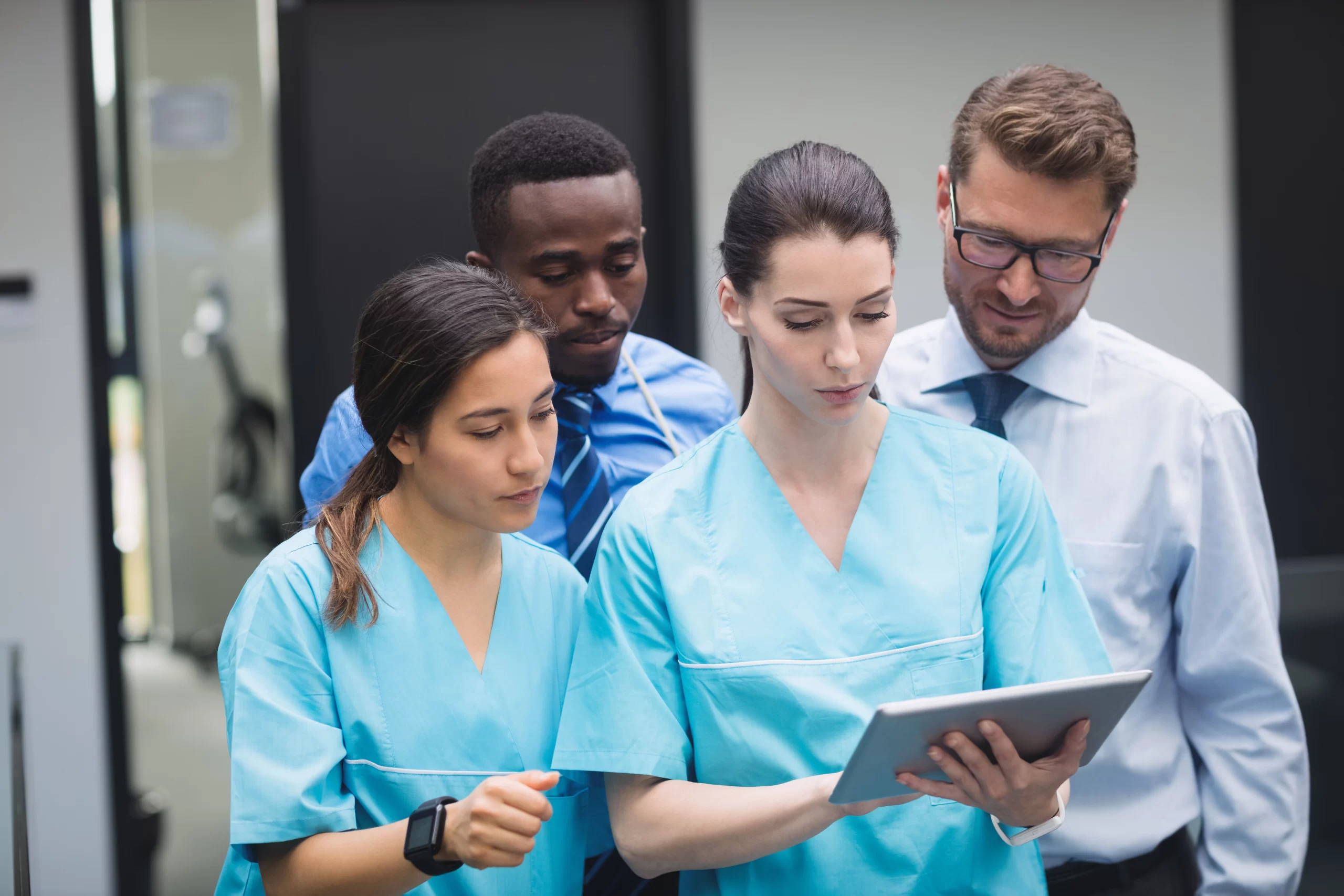 medical-team-discussing-digital-tablet